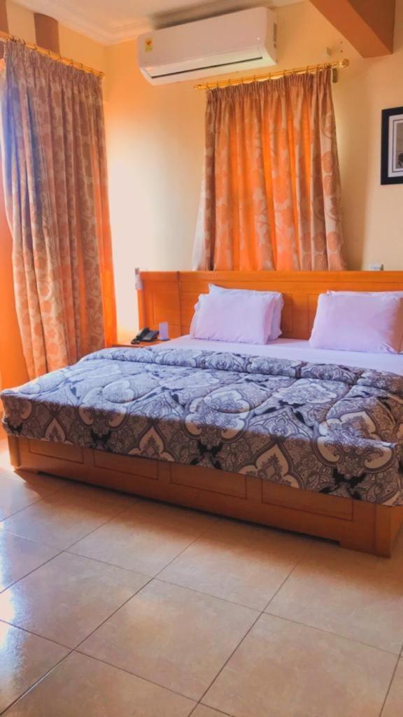 Charleston Hotel Accra Room photo